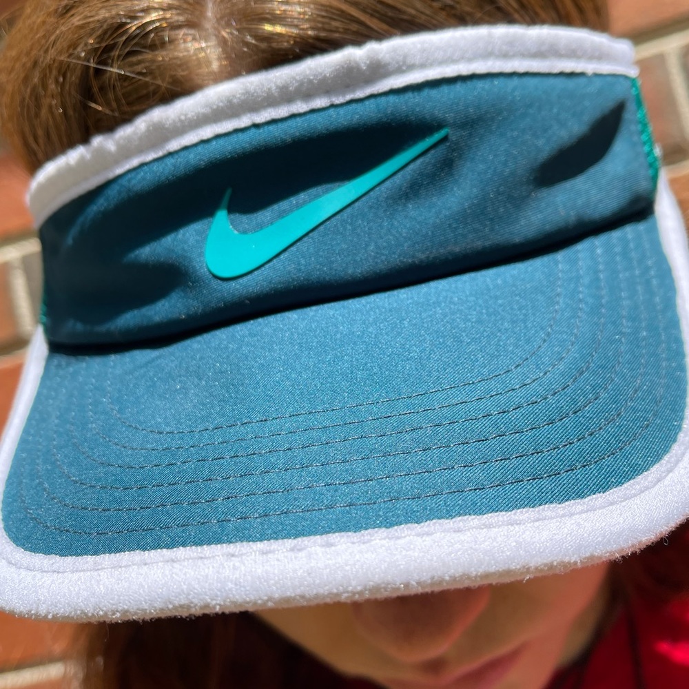 Nike featherlight dry fit visor